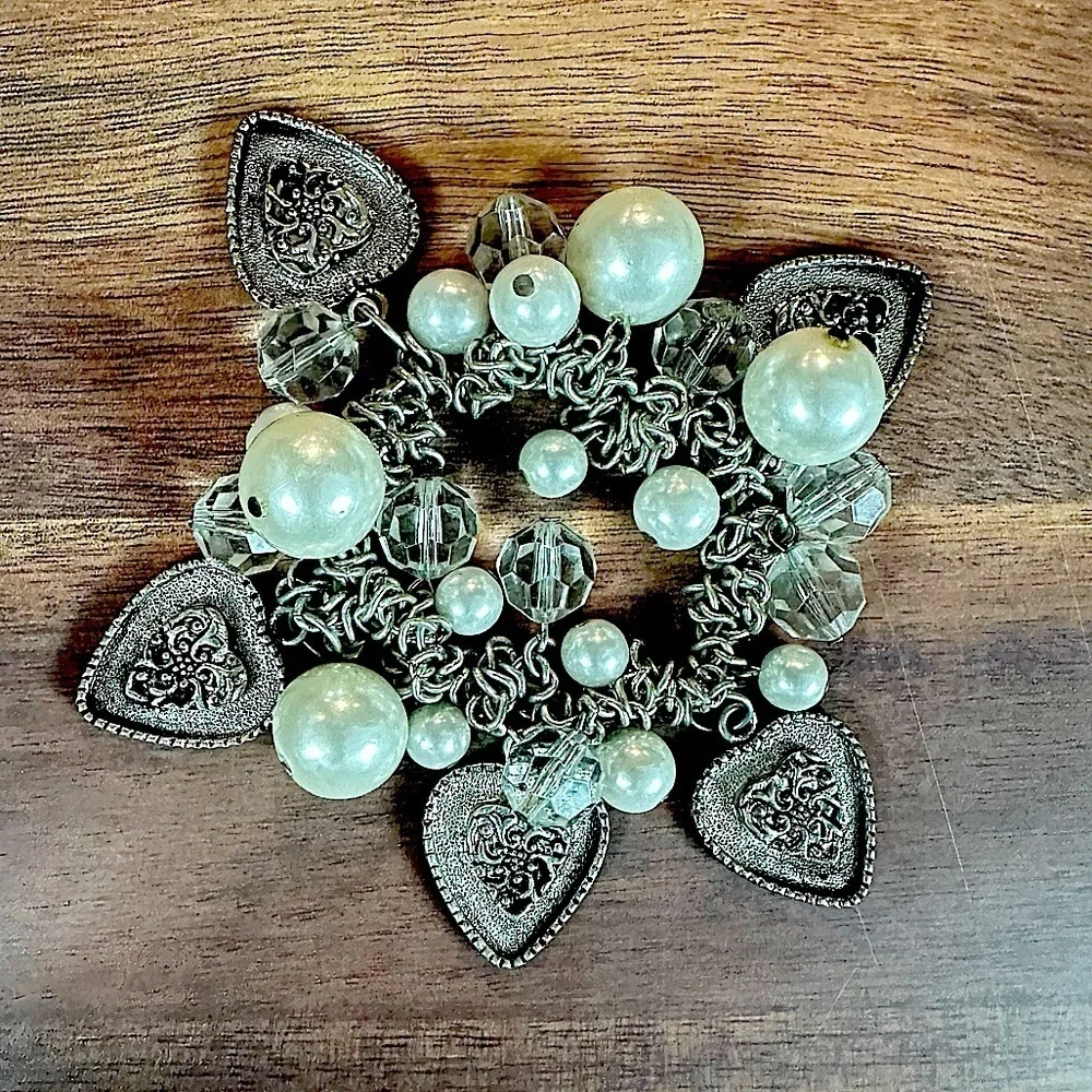 Charm‎ Heart Silver Tone Faux Pearl & Beaded Stretch Bracelet